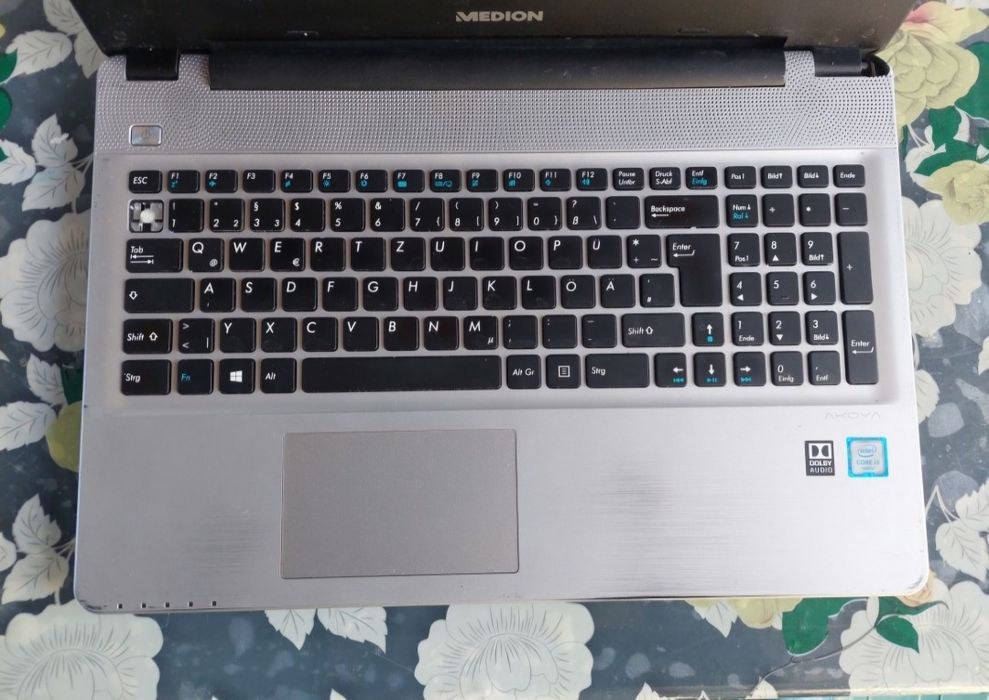 Dezmembrez Laptop Medion Akoya i3 6100