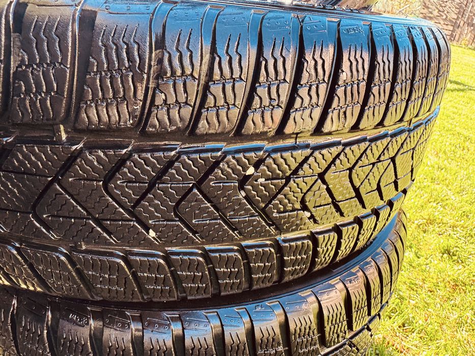 Продавам 4 зимни гуми 225/45/18 Pirelli Soto Zero 3 размер 225/45/18