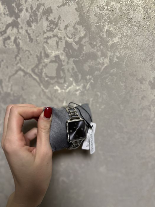 Чисто нов дамски часовник