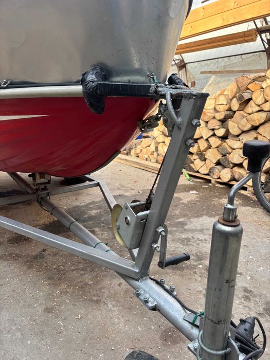 Продавам лодка сепия 2 тутраканка напълно оборудвана