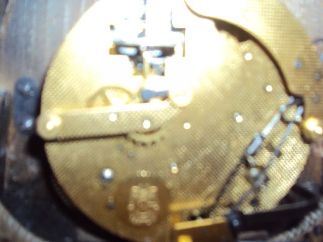 Продавам старинен немски механичен часовник Dugena