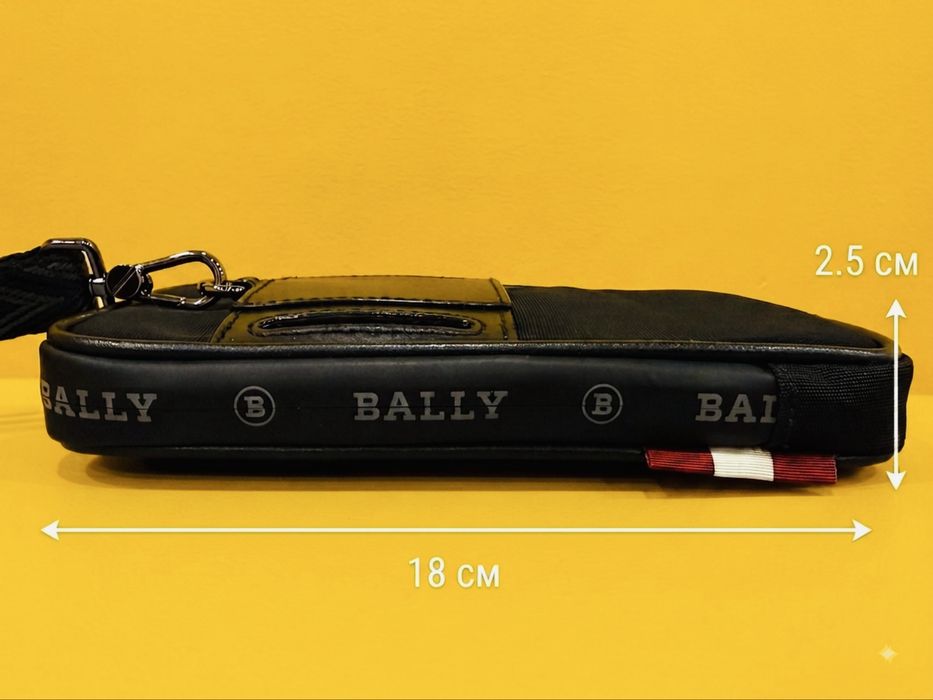 Маленькая сумка/барсетка от бренда Bally