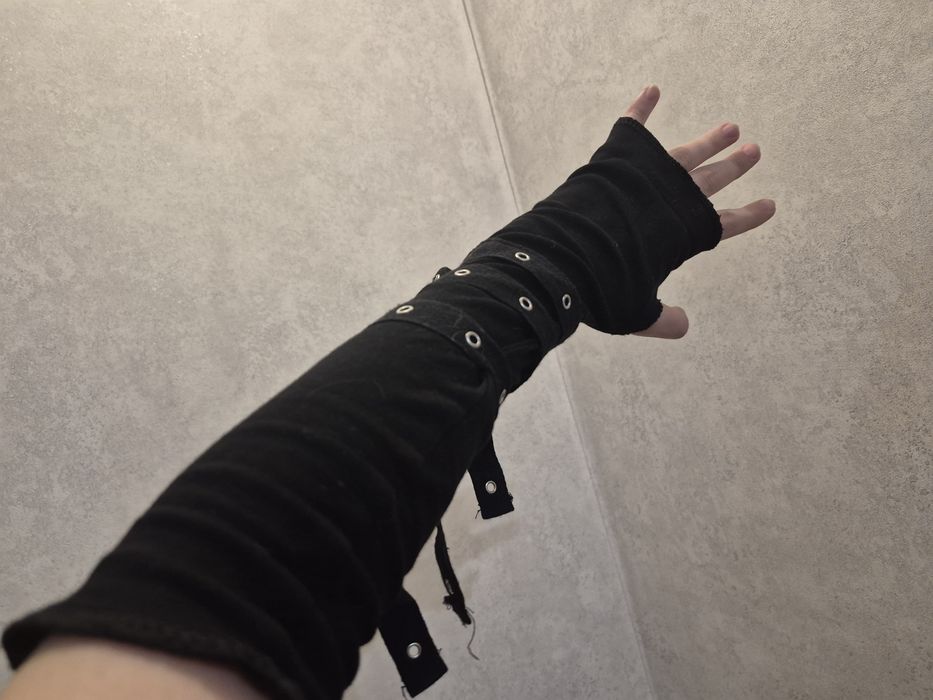 Перчатки с ремнями