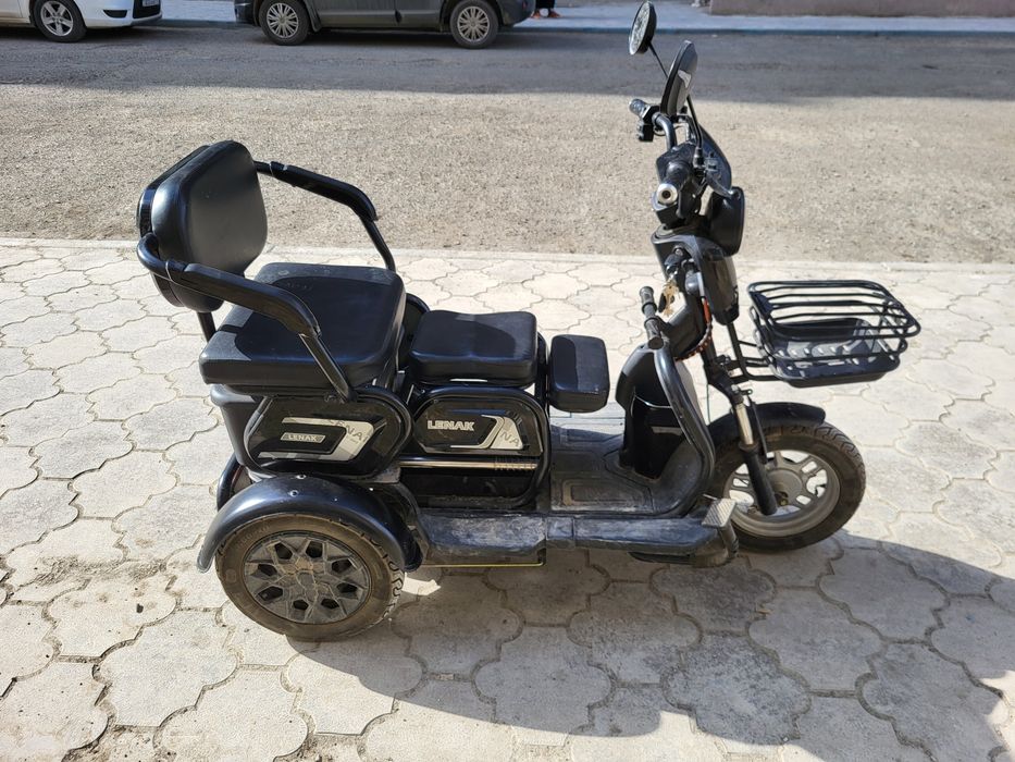 Электроскутер Lenak чёрный