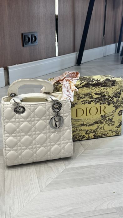 Белая сумка Dior Lady — качественная копия