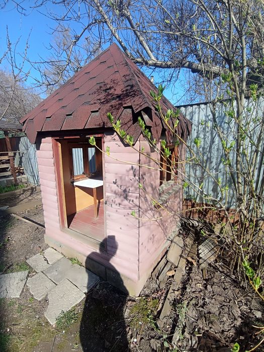 Продам деревянный домик для детей.