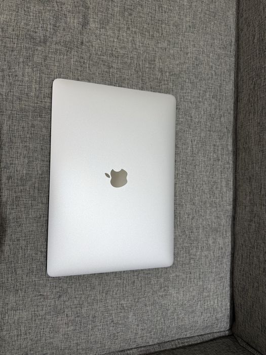 MacBook PRO A1706 TouchBar. Core i5. 8GB. 256GB