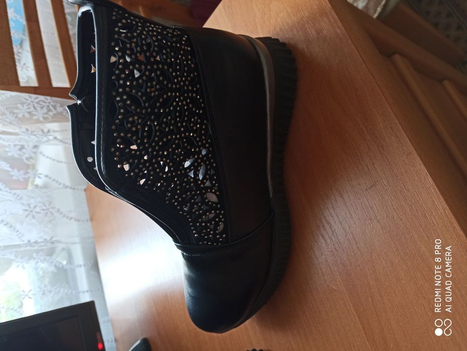 Новые ботинки для девочки