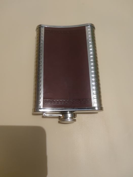 Фляжка с логотипом