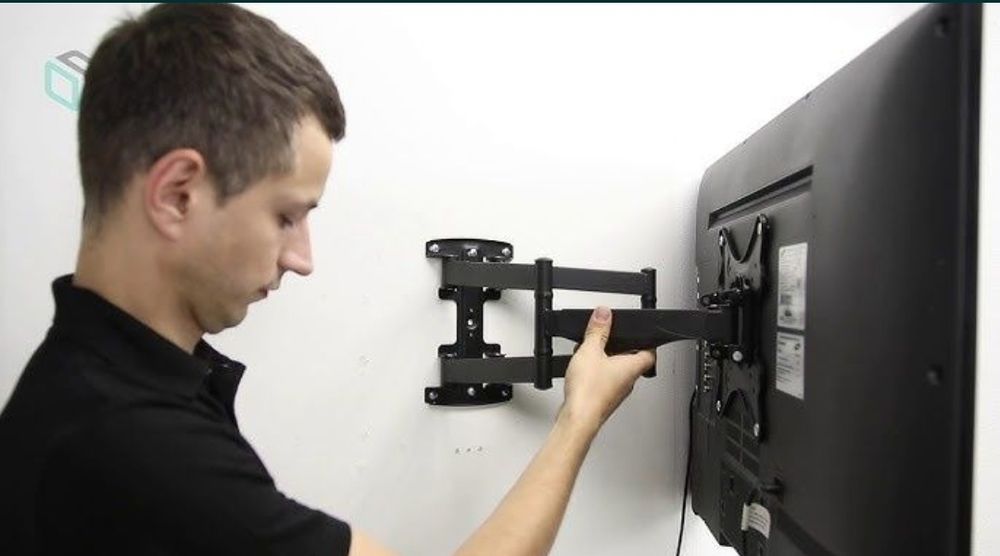 Установка кранштейна на телевизор