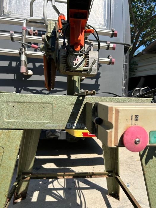 Радиален циркуляр DEWALT DW8001 деволт 220 волта