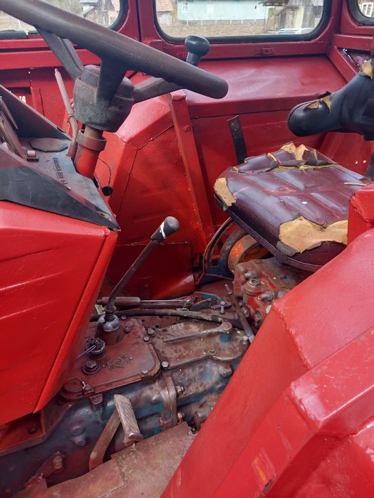 Vând tractor U445 DT