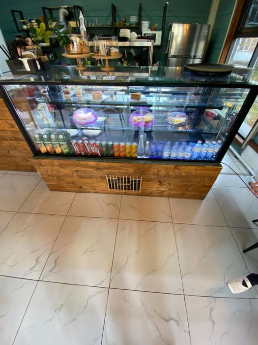 Не дорого продам витрину холодильник!