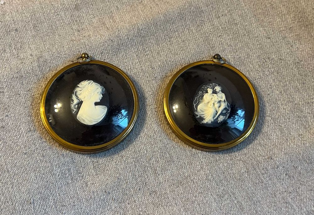 Set doua miniature cameo sculptate in rame rotunde vechi din alama