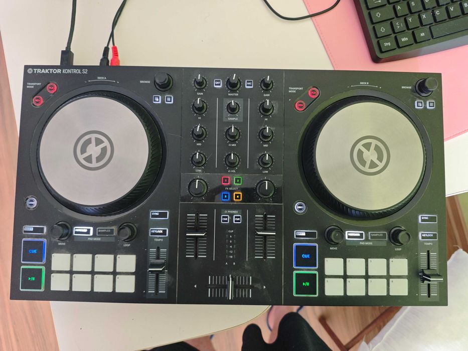 Controller DJ Traktor Kontrol S2 Mk3 – Stare foarte bună