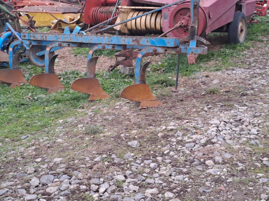 Rabewerk cu 4 brazde Krone 4 brazde.