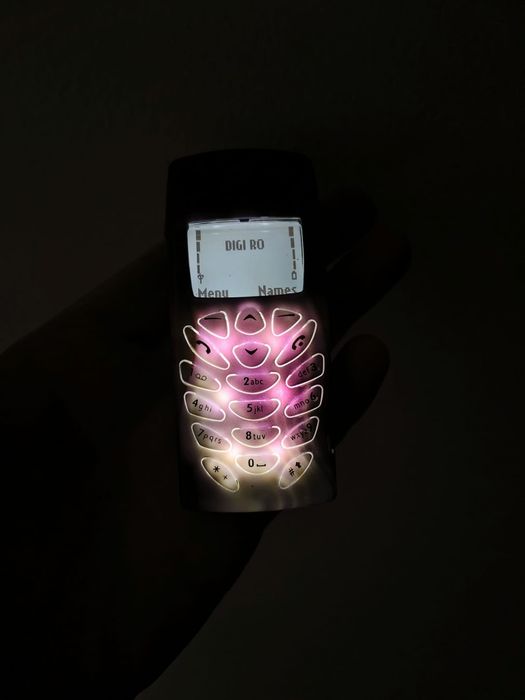Nokia 8310 + charger original (liber, baterie Nou nouță)