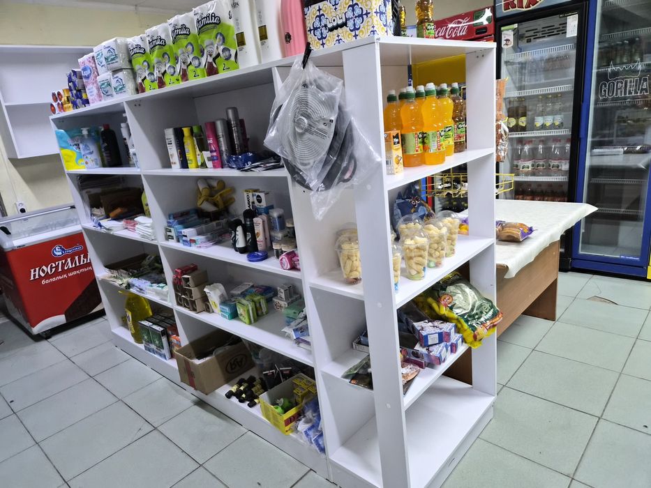 Продаются полки вктринные