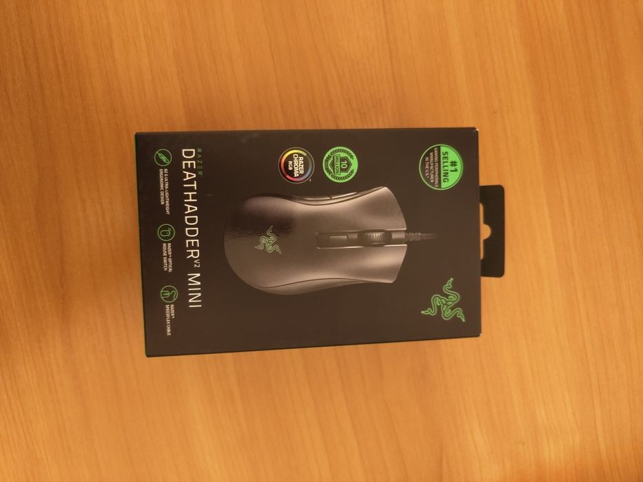 Razer DeathAdder V2 Min мишка + Razer - Goliathus Chroma подложка