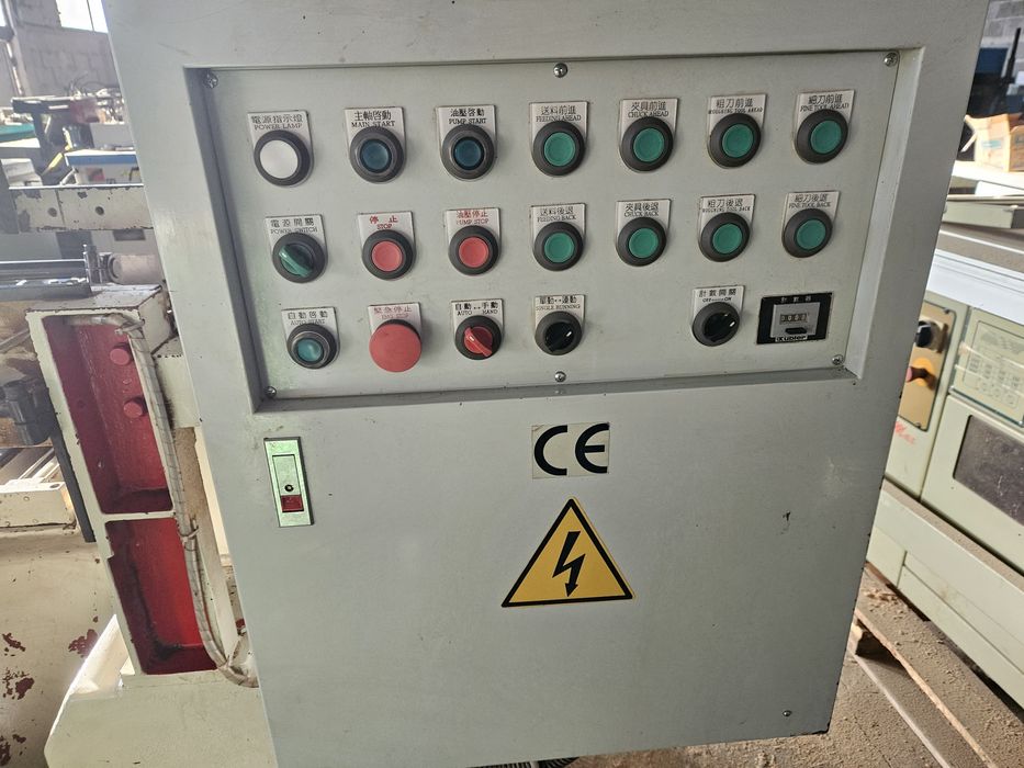 Автоматичен копирен струг за дървени крачета