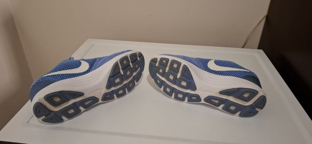Маратонки Nike 37 номер