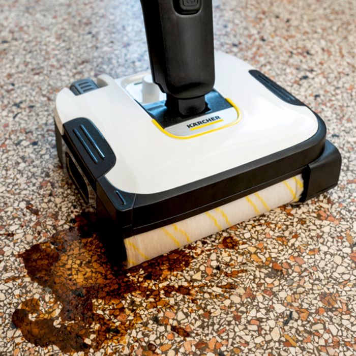 Подопочистваща машина KARCHER FC 2-4 акумулаторна