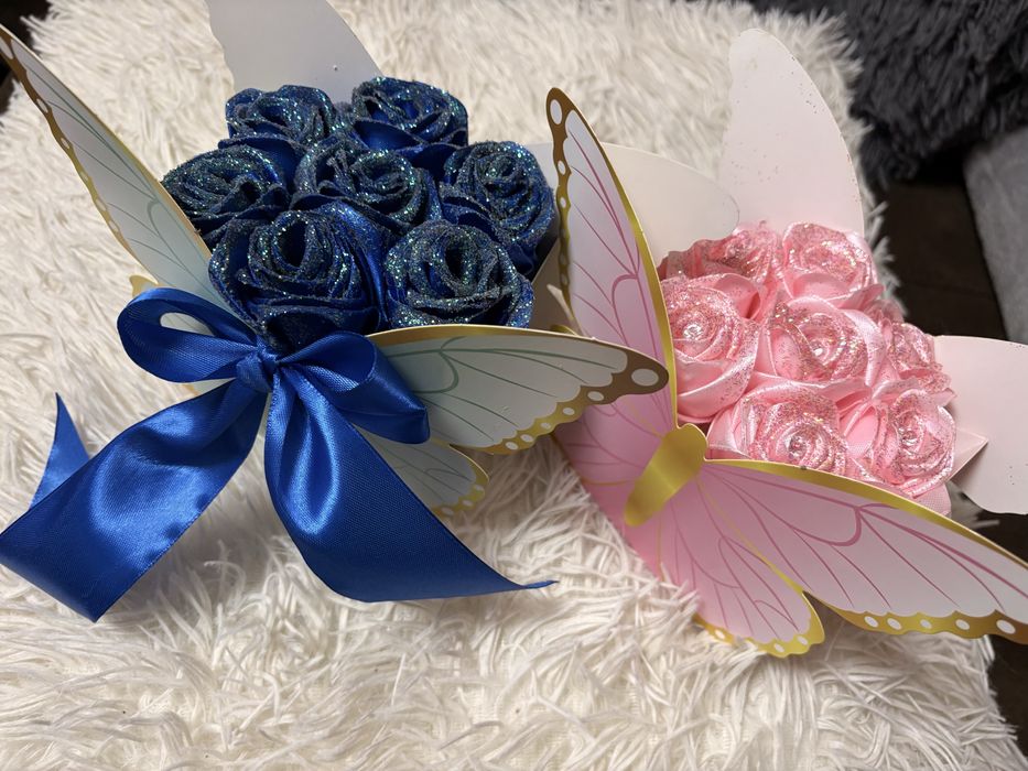 Букет от сатенени рози