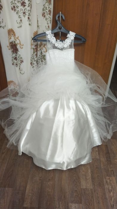 Продам нарядное платье.