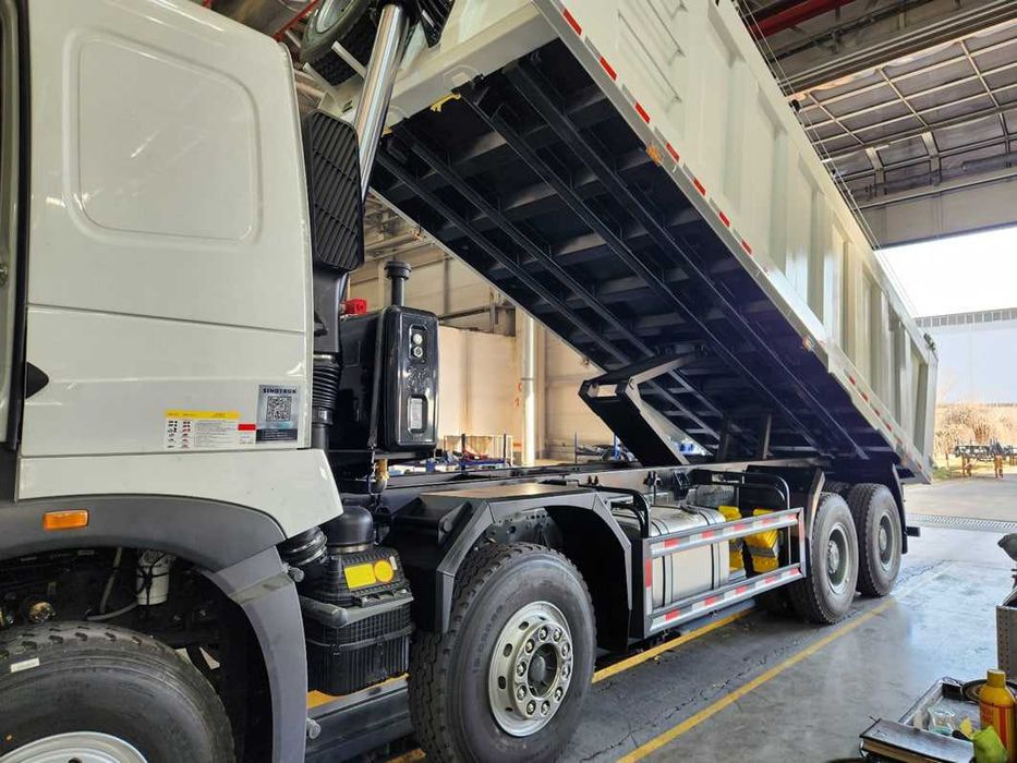 Автосамосвал Howo-T7S 8x4 - 32 т / 26 куб.м ZZ3317V386HB1 в наличии