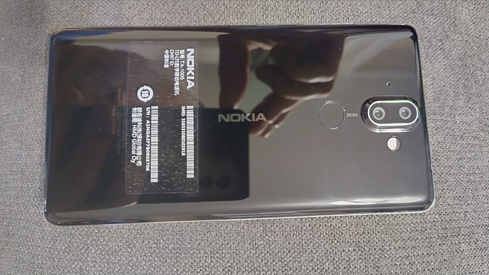 Nokia 8 сироко чисто нов и неизползван Нокия 8 Sirocco 6RAM,128GB абсолютно класика много качествен телефон