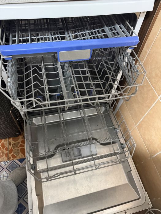 Продам посудомоечную машину