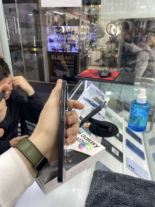 Samsung a17 128/6 yengi