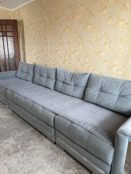 Продам диван современный
