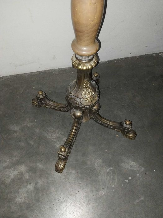 Cuier din lemn si bronz