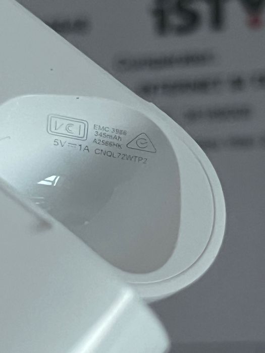 AirPods 4 cu ANC