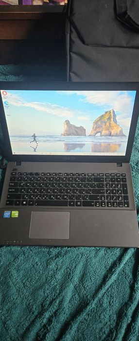 Лаптоп asus продавам