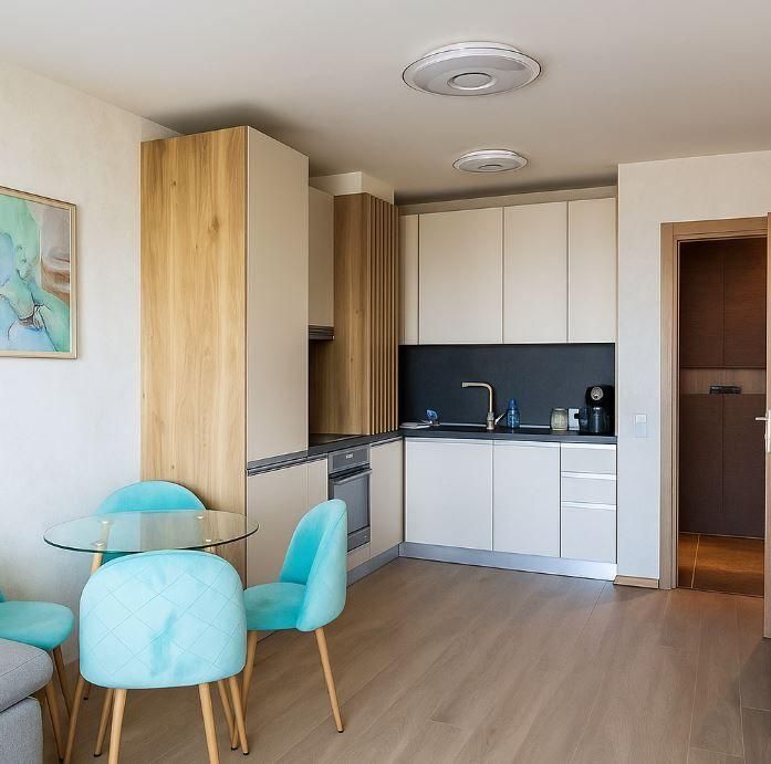 Дава се под наем Двустаен апартамент в Варна, Бриз - 76 кв.м за 950 € - Снимка #1