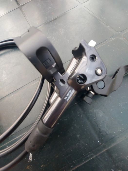 Frână spate Shimano XT BR-M8100 și frână față XT BR-M8120.