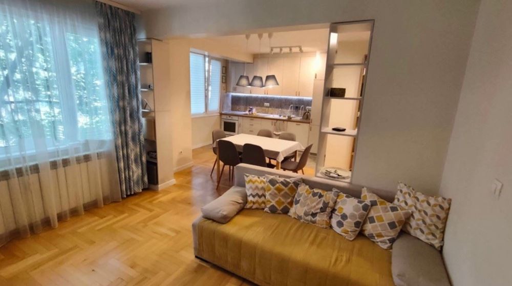 Дава се под наем Тристаен апартамент в София, Гео Милев - 110 кв.м за 896.58 € - Снимка #2