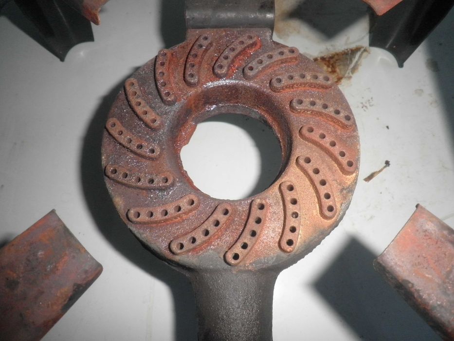 Продавам  газово  огнище  за  казан  .