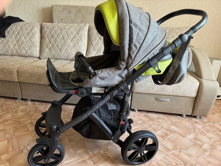 Продам коляску Adamex 3 в 1