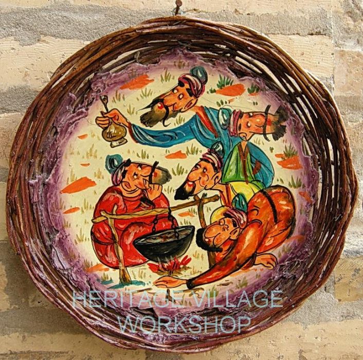 Набор декоративных настенных тарелок-панно .