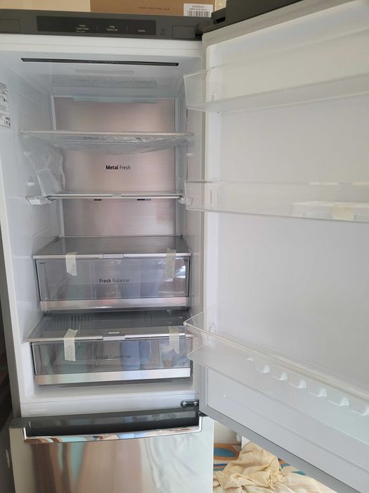 Хладилник в отлично състояние,инокс