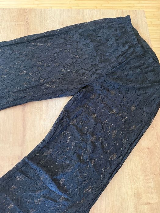 Дантелен панталон клин