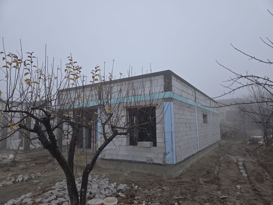 Casa Pe  Parter In Zona Aeroportului  - Gaze / Asfalt