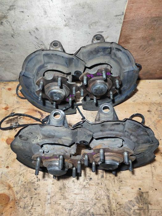 Цапфа ступица передняя Mitsubishi Pajero Паджеро 3 поворотный кулак