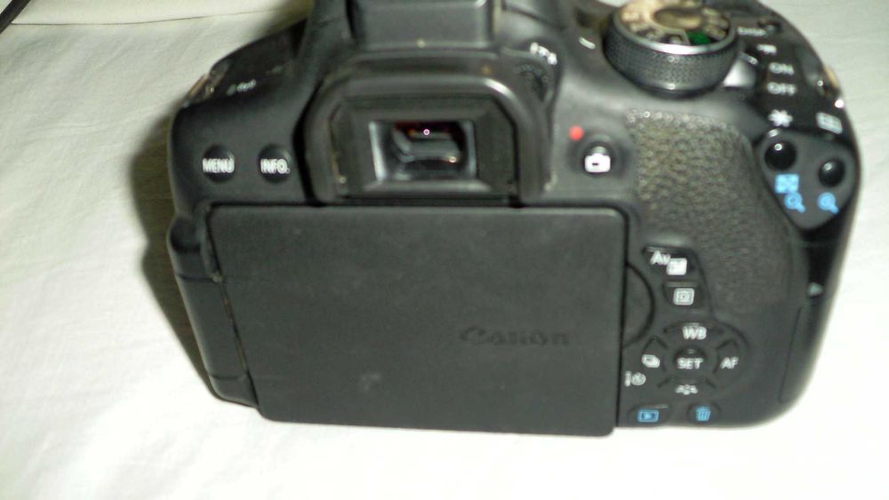 Фотоапарат Canon EOS 750D 24 MP FullHD Wi-Fi и оригинални обективи