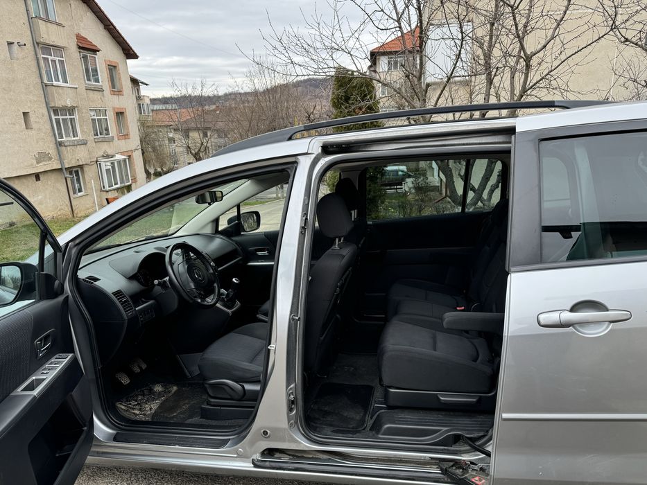 Vand mazda 5 cu 7 locuri