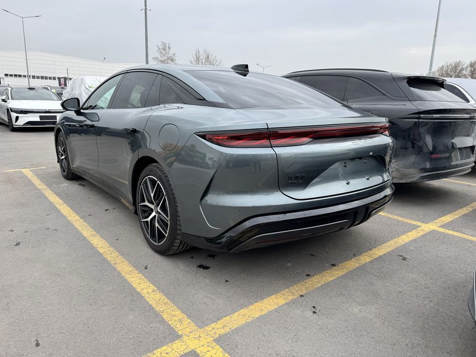 Byd han l gibrid 2025. Пробег 2330 км