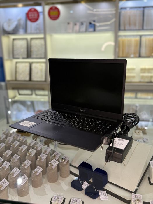 Ноутбук Acer.